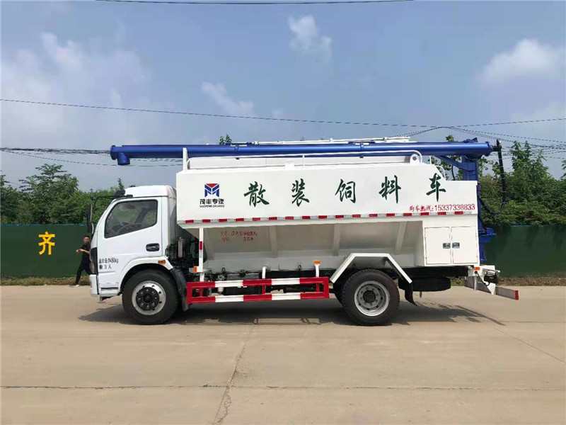东风多利卡12方（6吨）液压饲料车