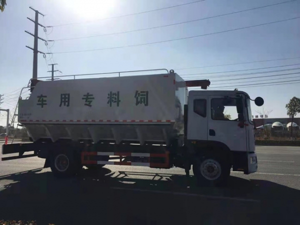 东风多利卡D9（10）吨22方国六散装饲料运输车