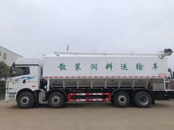 解放前四后六320马力（20吨）散装饲料运输车